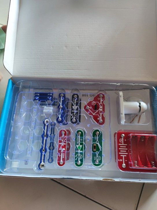 ScienceKit, edukacyjna zabawka, w której dziecko uczy się podstaw elektryczności (17-elementowy zestaw) - Image 10