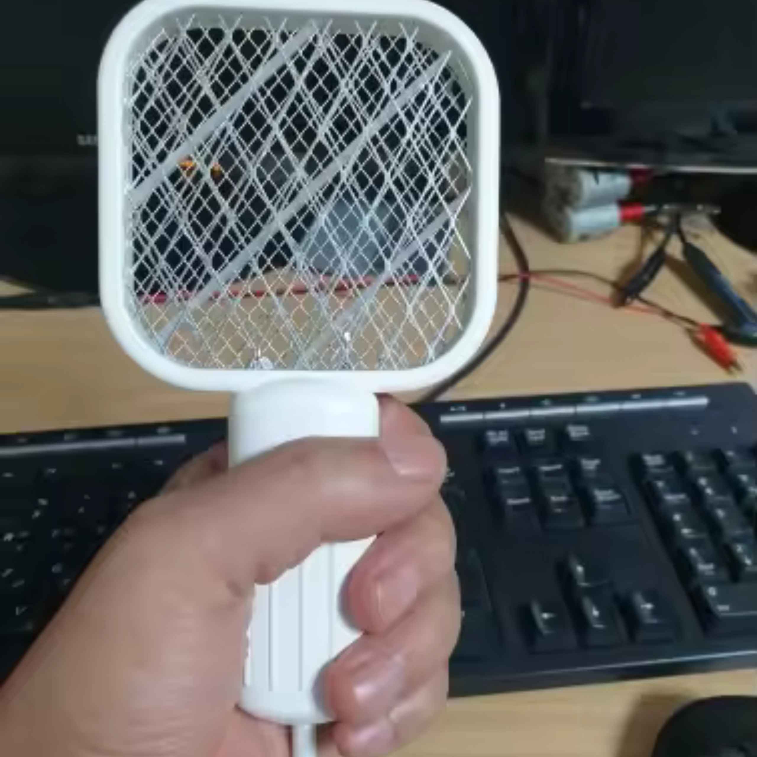 Swatter, elektryczna pułapka na komary - Image 4