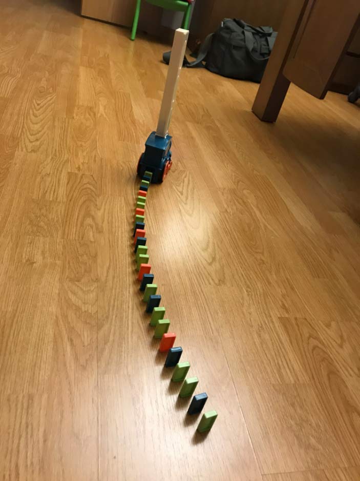 TrainDomino, pociąg, który układa domino - Image 1
